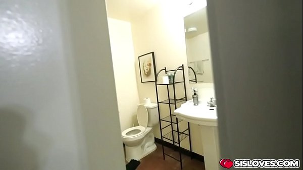 Nonton Hottie Chick Aidra Fox With A Huge Massive Cock thumbnail