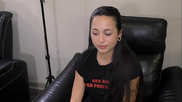 Play MP4 - Before The Scenes With The Lovely Mi