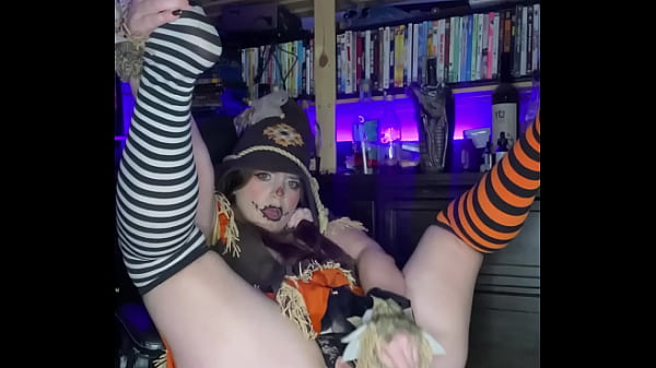 Nonton Sexy Scarecrow Sucks And Fucks! thumbnail