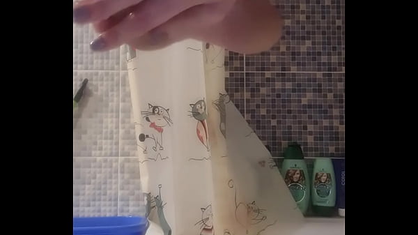 I love to smear my legs with cream and caress them for you dear 