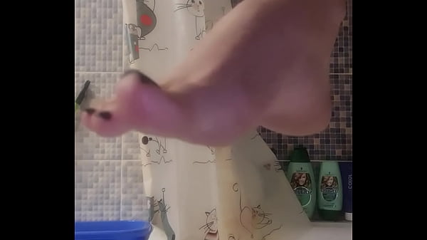 I love to smear my legs with cream and caress them for you dear 