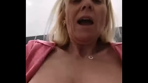 Milf tetona enel baño