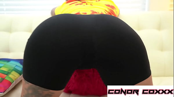 This babe shows us everything 