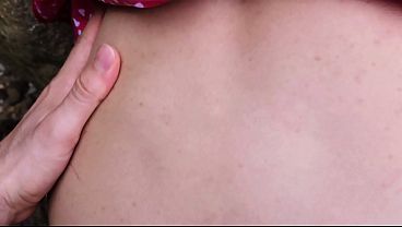 sexo al aire libre con publico ,Viajo con mi step hermanastra al r&iacute_o y me pide que llene de semen su peque&ntilde_o co&ntilde_o