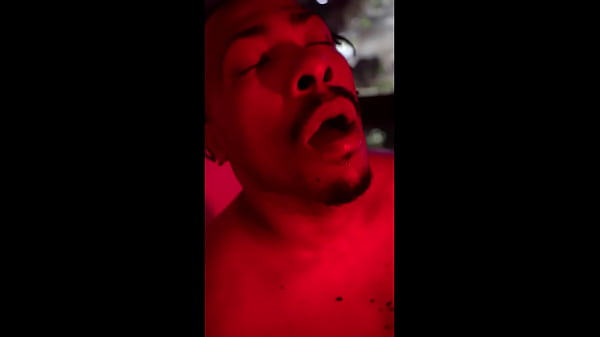 Quarto vermelho Tatuada gostosa transando_com Negão dotado no quarto vermelho