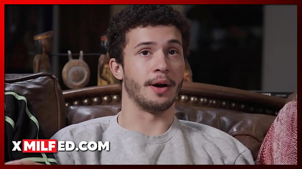 Play MP4 - Xmilfed - Watching Movies Together My Girlfriend's