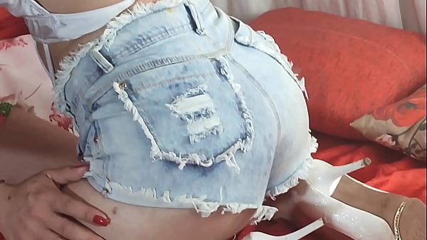 Boneca Gemendo Na Vara thumbnail