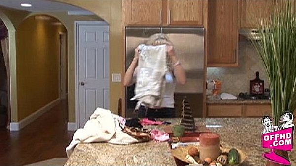 Nonton Girls Having Fun 1056 thumbnail