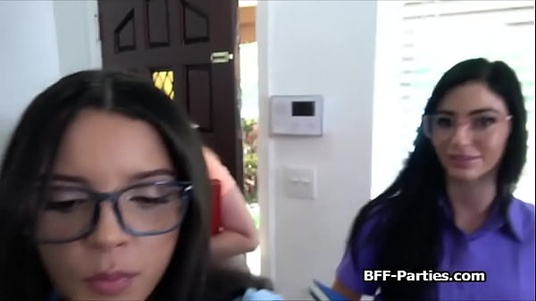 Play MP4 - Geek girlfriends calling over classmate for a foursome