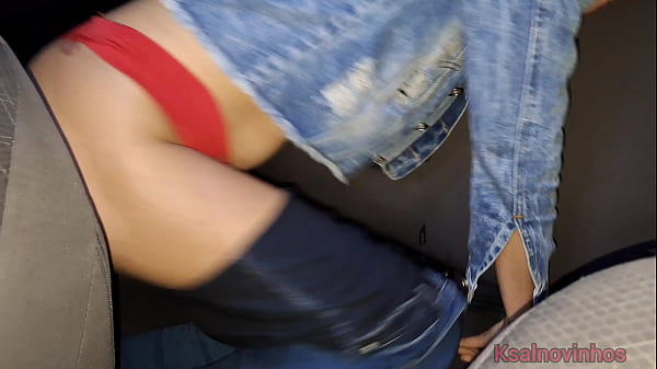 Play MP4 - Casada com fogo mostra bunda para o motorista de aplicativo tarado que acabam fudendo na rua em p&uacute;blico&excl;