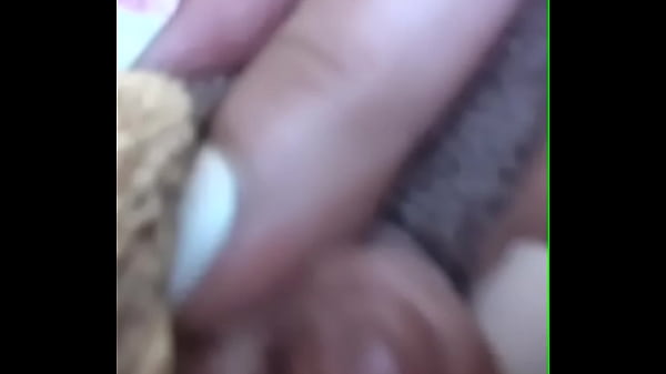 Masturb&aacute;ndome jugando con la jessi 