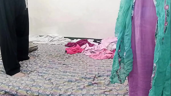 Nonton Indian Maid Dressed In Her Mistress's Clothes But Had Anal Sex With Her Owner To Apologize thumbnail