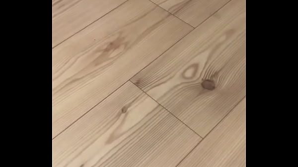 リアルな床　踏むと汚れます 