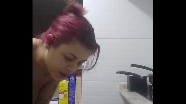 Lavando a louça e preparando minha janta