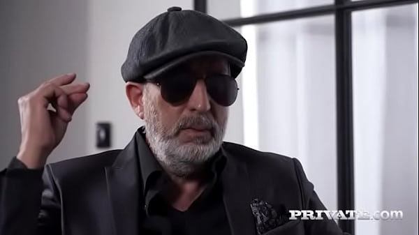 Kate RichEnjoys_DP Threesome forher Cuckold Husband