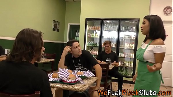 Ebonyteen eats cummed over pitta