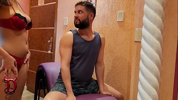 Prof De Kama Sutra &eacute; Flagrado Transando Alunos - Parte 01 thumbnail