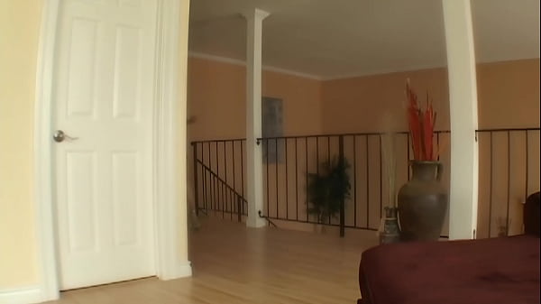 Nonton Miss Samantha Holes Onto Her Heels As She Takes Dick Deep In The Throat thumbnail