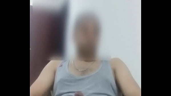 عنتيل الجيزة طلع زبرو وبيضرب عشره وهو فى الشغل 