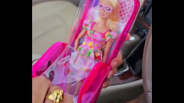 Nouvelle vid&eacute;o disponible sur mon profil MAGIC BARBIE Ep 1 "La vendeuse t'... 