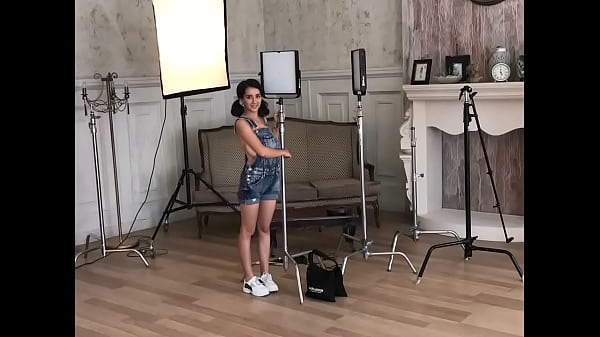 Hot busty brunette s_photo session