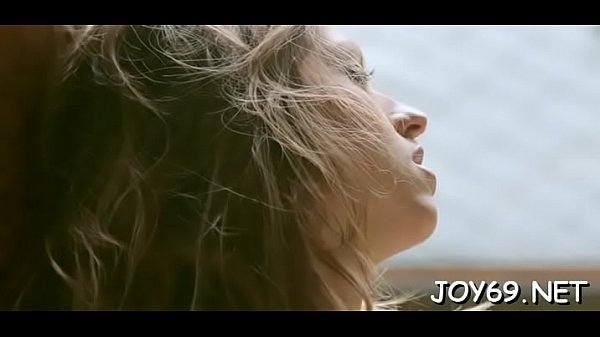 Solo_gal stimulates_bra buddies and_twat