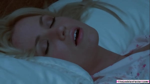 Play MP4 - Lesbian milf pussy licks busty roommate