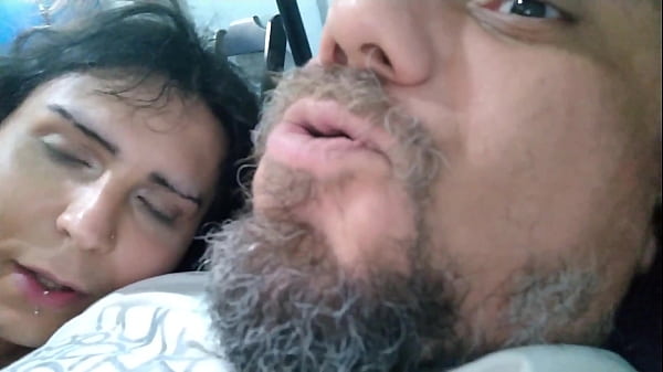 MAMEI GOSTOSO O PAI DO MEU MELHOR AMIGO ENQUANTO ELE ESTAVA FORA- ALICE HAEL 