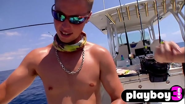 Petite blondemasturbate on the boat_with hotbabes