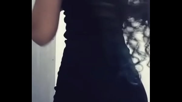 Novinha quer ser assediada por v&aacute_rios negoes musculosos e bombados