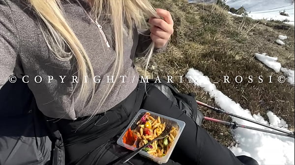 Play MP4 - En levrette dans la neige