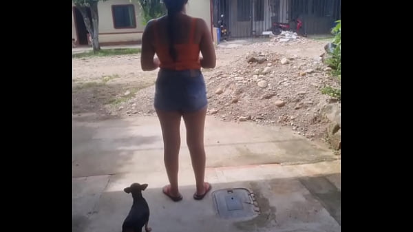 Yo Quiero Un Hombre Maduro... Uno Que Me Rompa El Culo... Le D&iacute; Mi Culo Al Se&ntilde;or De La Casa Por El Arriendo. Que Buena Enculada Me Di&oacute; Este Hombre Maduro, Mi Esposo Sabe Y Lo Permite. thumbnail