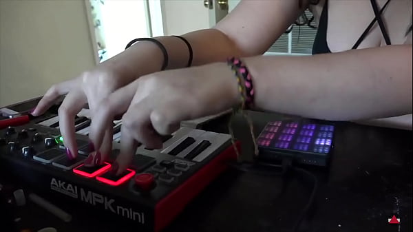 Play MP4 - Foot Play and Music