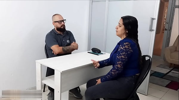 Play MP4 - Llegando un buen trato con el director del colegio de mi hijastra&comma; hice que me follara a cambio que no la echara del colegio - Porno en Espa&ntilde;ol