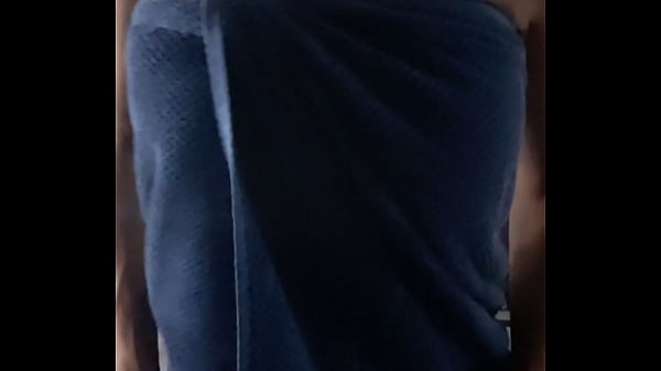 Nonton Petit Avant Go&ucirc;t De Ma Sortie De Douche Pour La Suite Non Censur&eacute; , Passe Vite... thumbnail