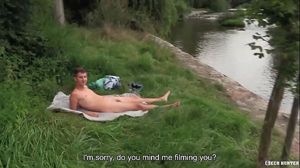 Play MP4 - He Finds A Cute Dude Fully Naked Sunbathing & Asks If He Is Willing To Do Dirty Thing With Him - BigStr