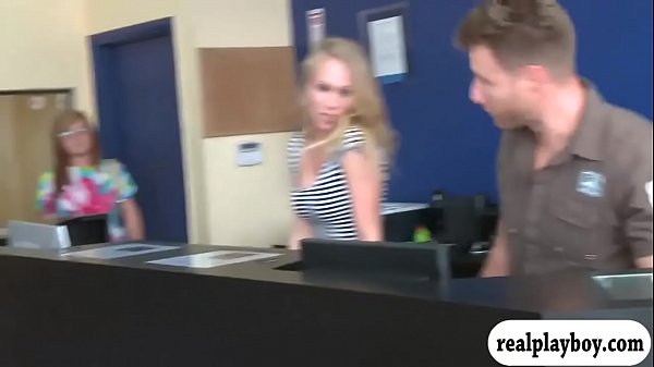 Hot babes_flashed tits and ass formoney