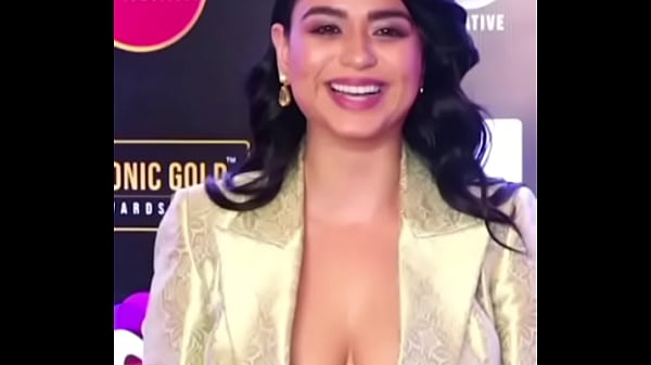 Soundarya sharma hot cleavage