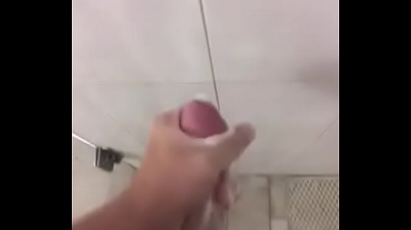 Batendo uma r&aacute;pidinha no banho 