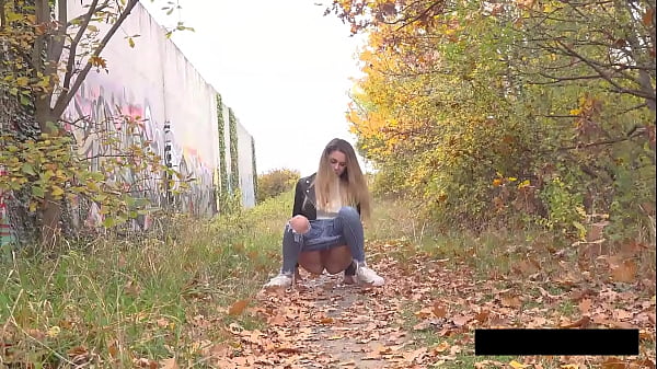 Venturous vanessa piss in public