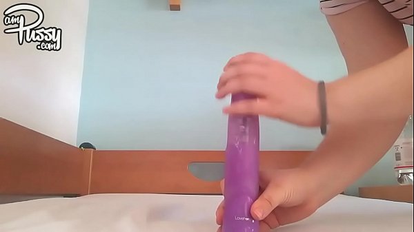 Play MP4 - Fat MILF masturbates with a vibrating sex toy