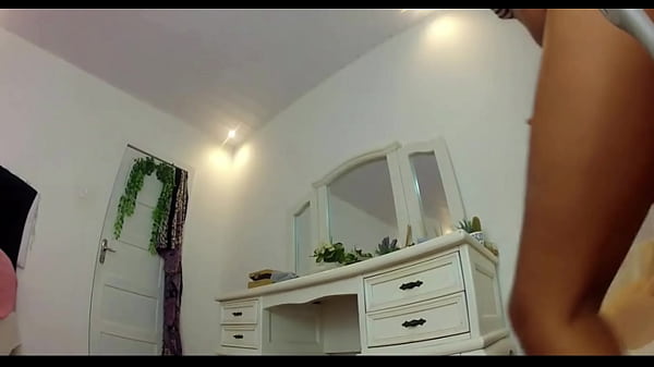 Nonton O Que Acontece Quando A Ana Rothbard Fica Sozinha Em Casa... thumbnail