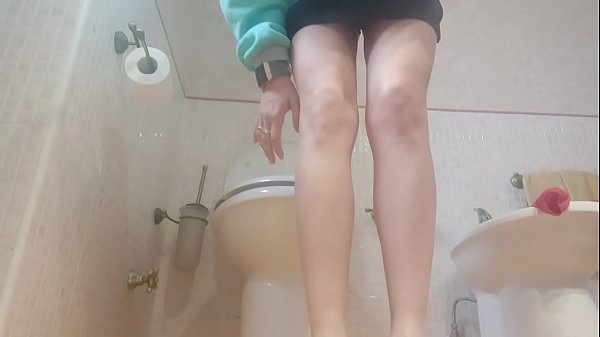 spying on in the bathroom is not allowed,i know. But it's_wonderful to hear her fart