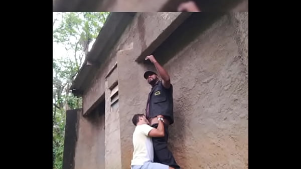 Play MP4 - Seguran&ccedil;a safado colocou o Baixinho no colo e meteu rola