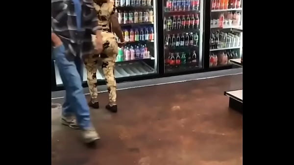 Big booty jiggle Model in the store 