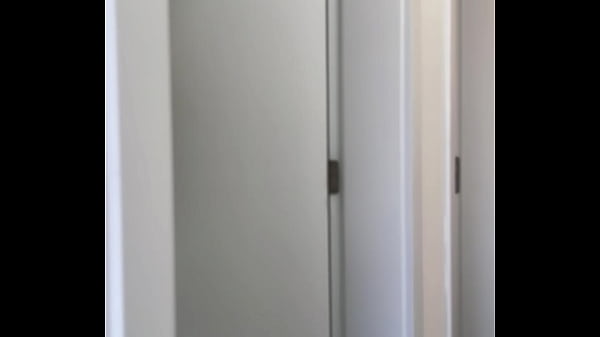 Sua prima s&oacute; de micro biqu&iacute;ni quer tomar banho na tua piscina 