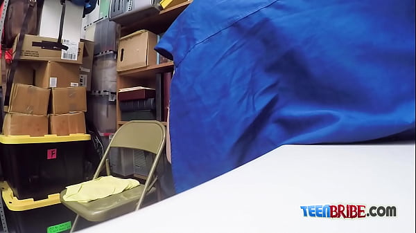 Black chick gets her coochie defenestrated after being_caught stealing