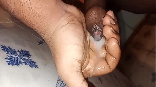 Play MP4 - Bathroom boy