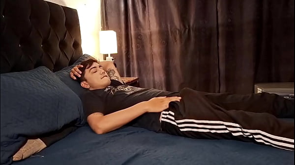 Mi Vecino Llego A Mi Apartamento Para Follar thumbnail