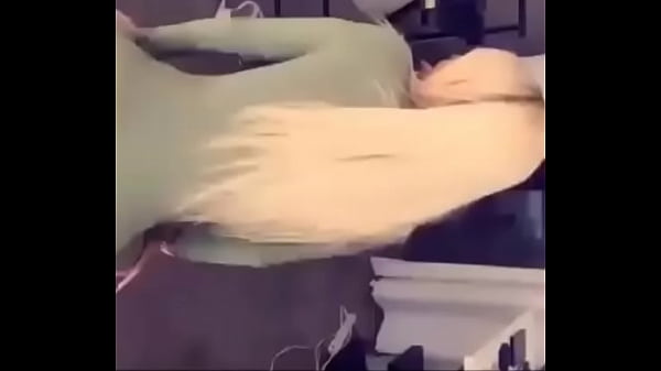 Nonton Twerking thumbnail